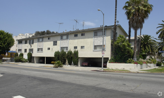 Building Photo - 4955 Rosewood Ave