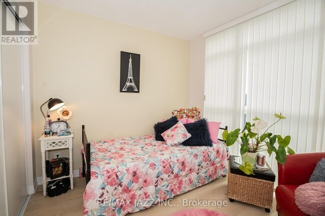 Photo du bâtiment - 1600 Charles St