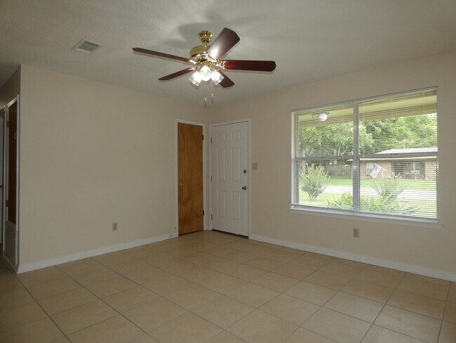 Foto del edificio - Comfortable/Affordable 3/1.5 - Pace