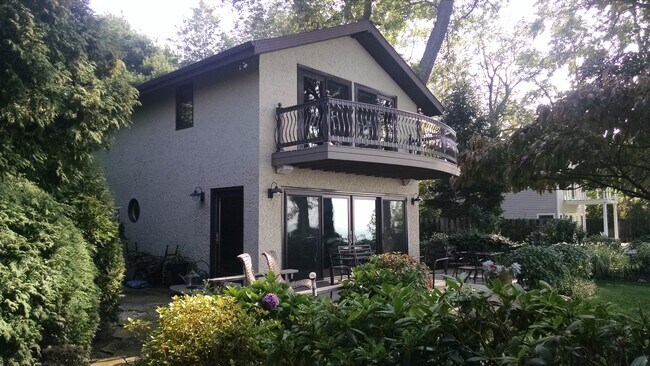 Building Photo - 19 East Dr