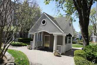 Building Photo - 453 E Putnam Ave