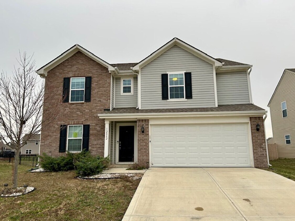 Primary Photo - Stunning 4-Bedroom, 2.5 Bath Home for Rent...