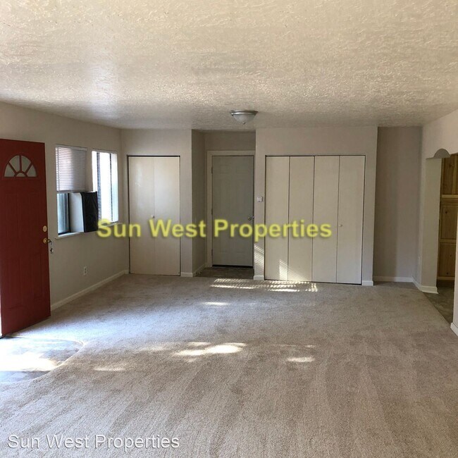Building Photo - 3 br, 1 bath House - 405 N. Mesa Verde