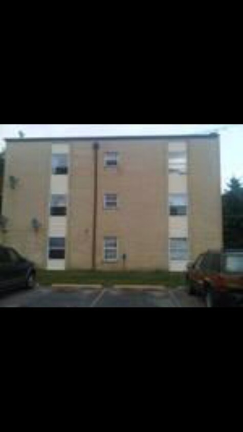 Building Photo - 820 Piper Ln