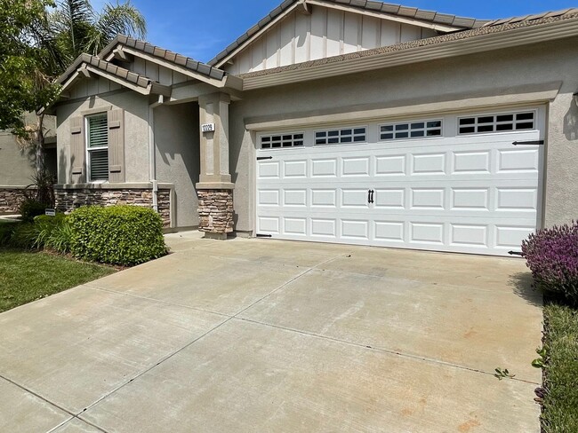 Building Photo - Beautiful SOLAR Home Available in Sunridge...