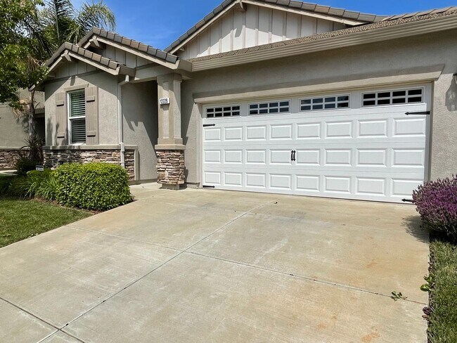 Foto del edificio - Beautiful SOLAR Home Available in Sunridge...