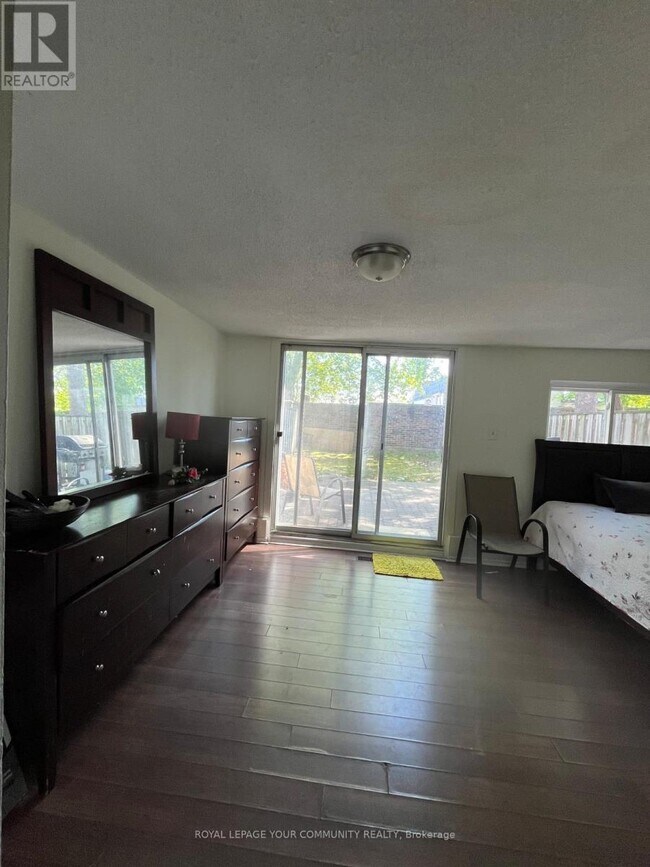 Photo du bâtiment - 443-443 Manse Rd