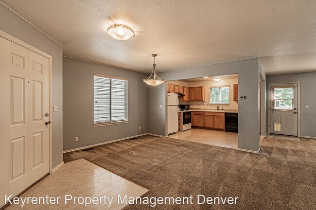 Foto del edificio - 2 br, 2 bath House - 10624 Steele St