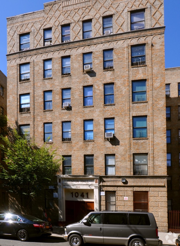 Building Photo - Morrisania III