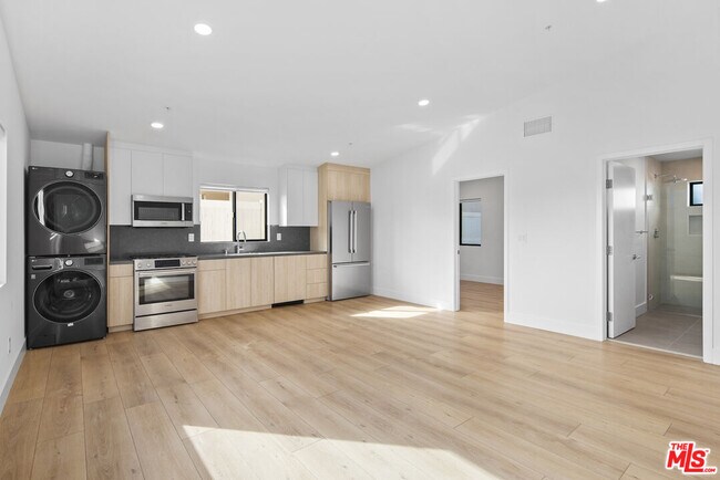 Building Photo - 2918 3rd St