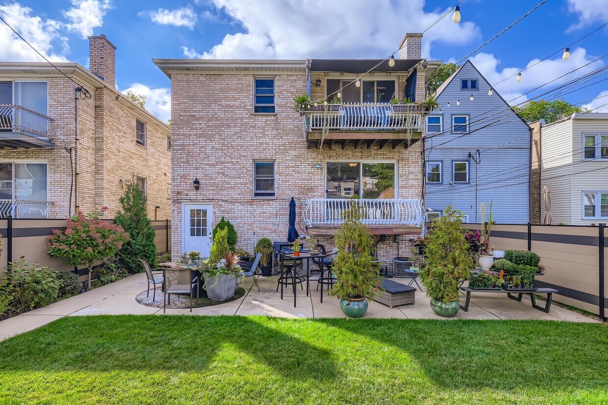 Foto principal - 2550 W Winnemac Ave