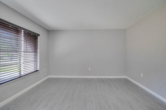 Foto del edificio - Updated 3/2 Pool Home in Apopka in the Mt. Plymouth Lakes Area