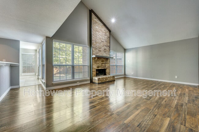 Photo - 2211 Heritage Cir House