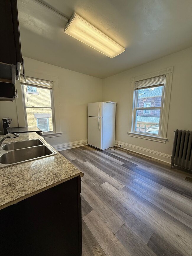 Building Photo - 305 Margurerite