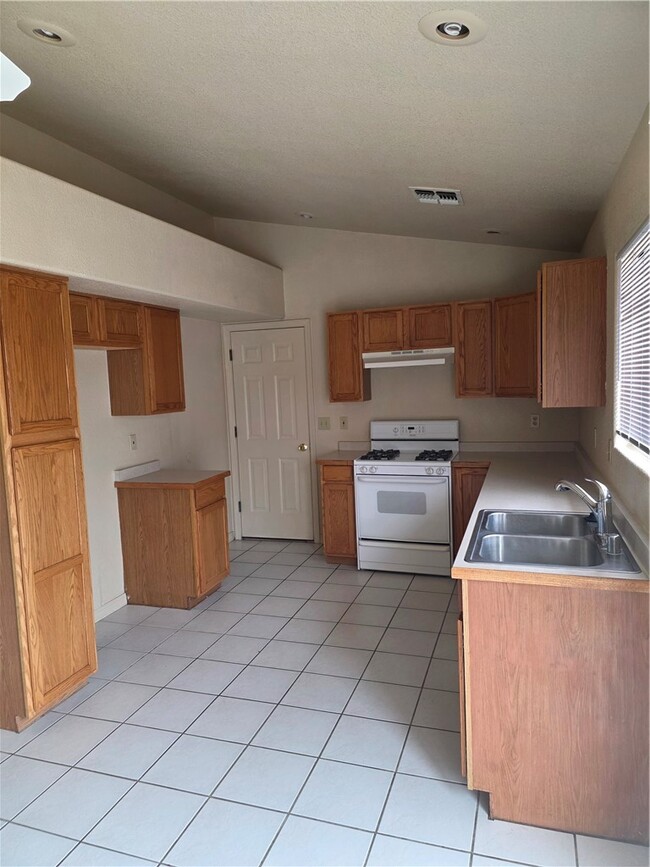 Foto del edificio - 3284 N Jewel St