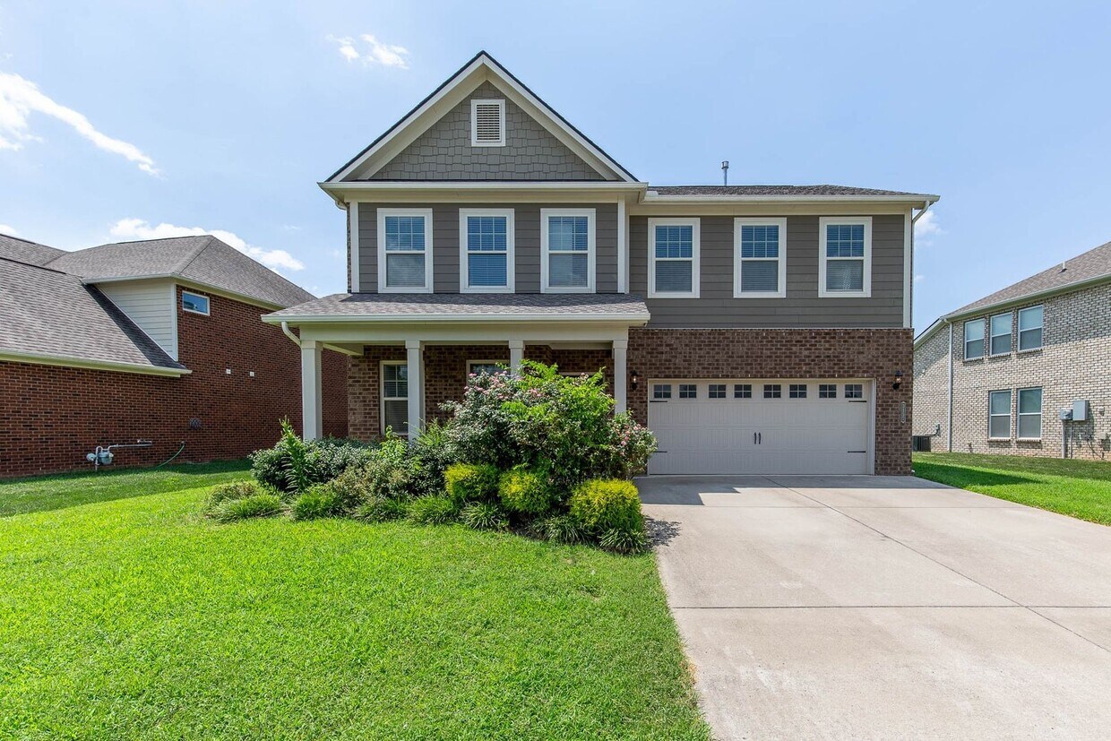 Foto principal - Freshly Updated 4-Bedroom Home with Loft &...