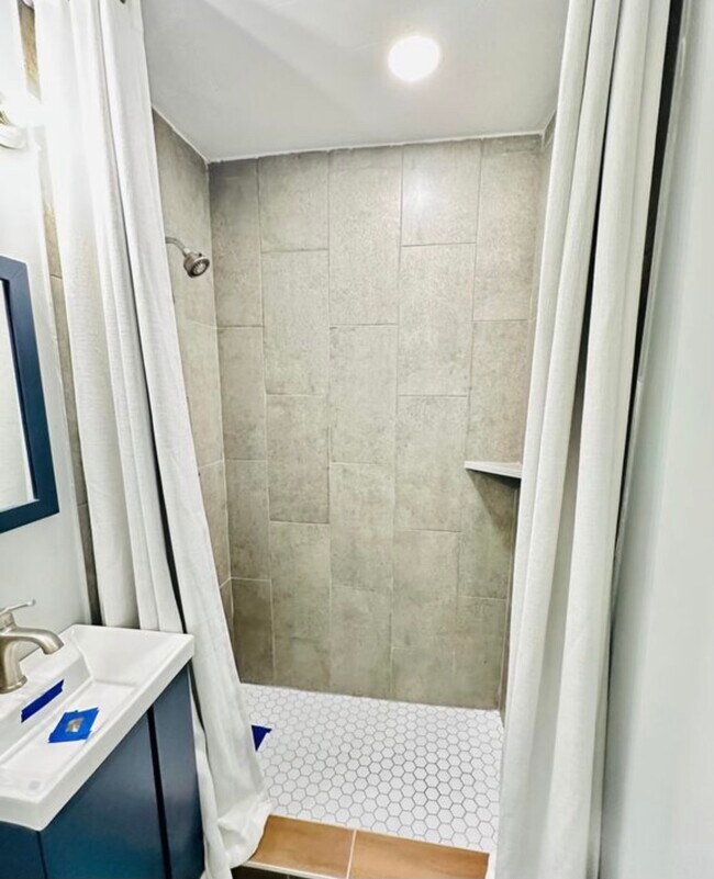 Building Photo - 3442 E Oak St