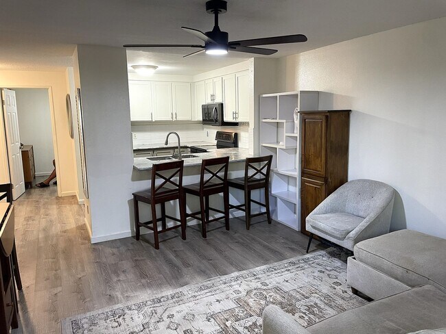 Foto del edificio - Kihei Shores - Furnished 2 Bed/2Bath Condo - Pool and Hot Tub - 2 Parking Spaces