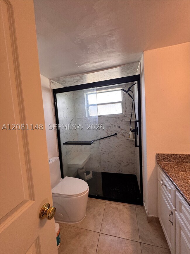 Foto del edificio - 1670 NE 191st St