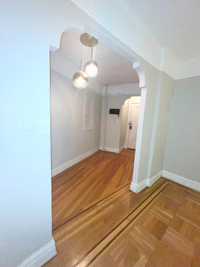 Hallway. Foyer and entry door - 7119 Shore Rd
