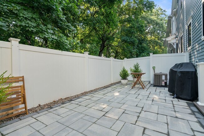 Foto del edificio - 1593 Centre St