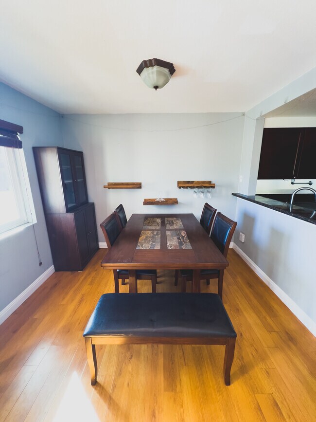 Foto del edificio - 3915 Nobel Dr