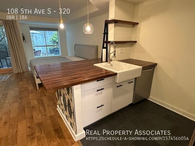 Building Photo - 108 5th Ave S