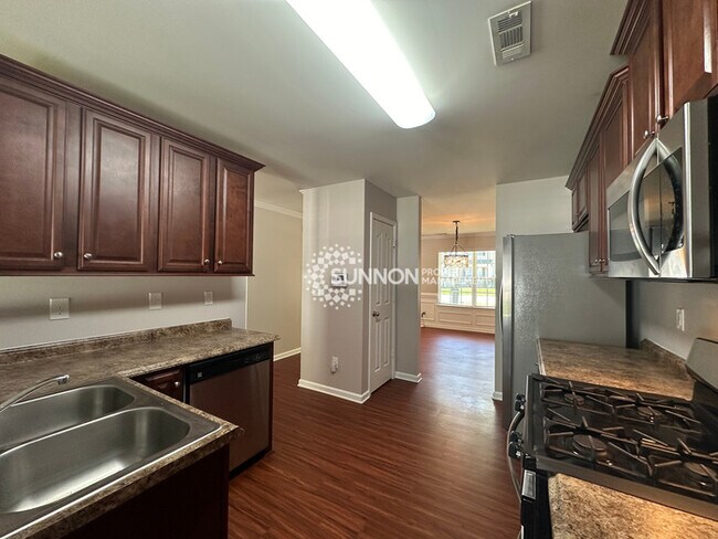 Foto del edificio - 5 Bedroom 3 Bathroom Home in Northlake Com...