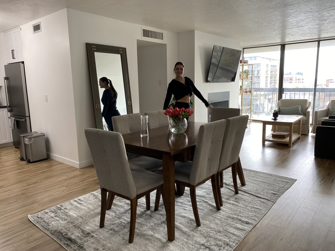 Dining - 123 E 2nd Ave