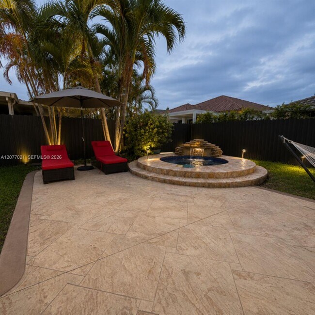 Foto del edificio - 7821 NW 194th St