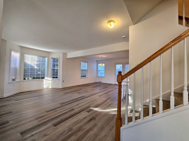 Building Photo - 701 Brentwood Dr