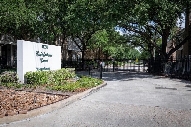 Foto del edificio - 11710 Southlake Dr