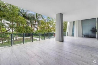 Building Photo - 2831 S Bayshore Dr