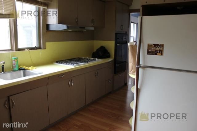 Building Photo - 3 br, 1 bath Apartment - 200 Lake St # 1