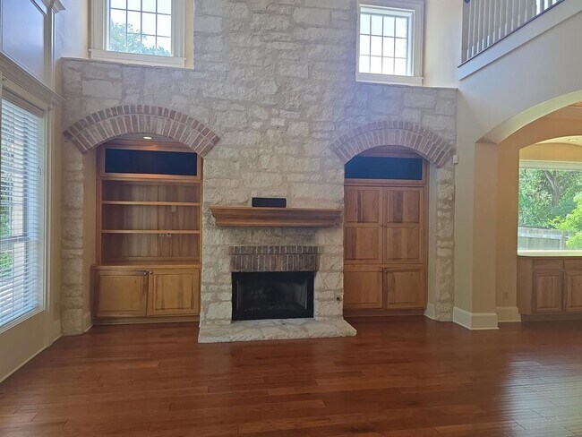 Foto del edificio - 11305 Taylor Draper Ln