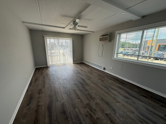 Foto del edificio - 1128 Des Plaines Ave