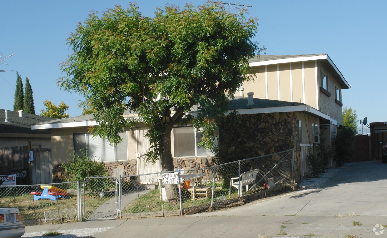 Building Photo - 3189-3191 Locke Dr