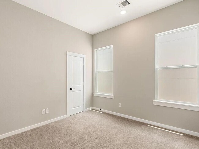 Foto del edificio - 6712 Parker Oaks Ln