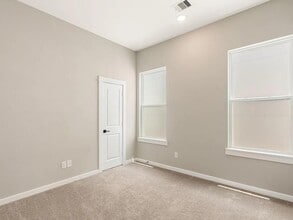 Building Photo - 6712 Parker Oaks Ln