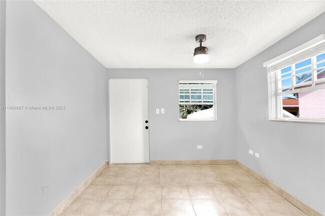Foto del edificio - 951 W 30th St