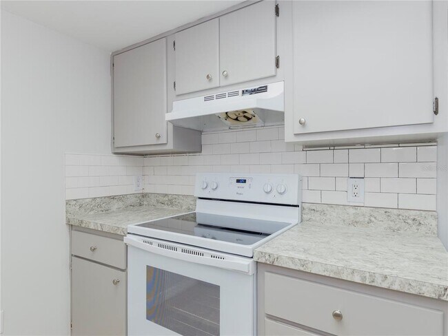 Building Photo - 2508 SW 35th Pl