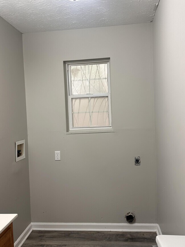 Foto del edificio - 1230 Berdine Way