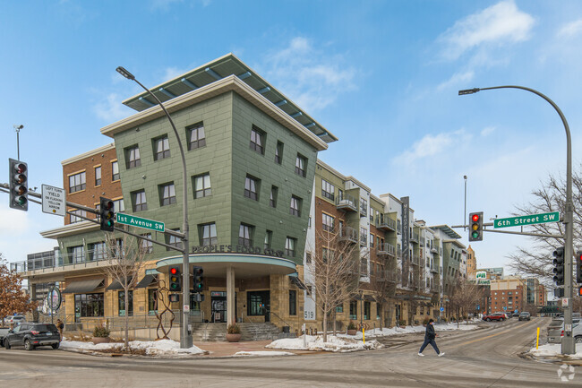 Building Photo - Metropolitan Market Place