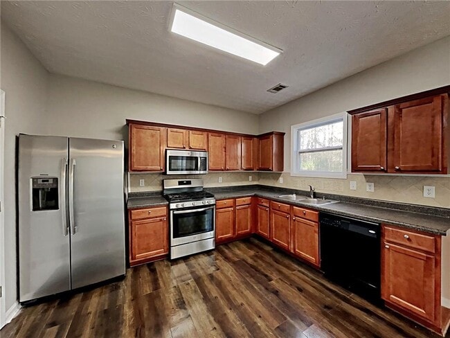 Foto del edificio - 365 Laurelton Cir