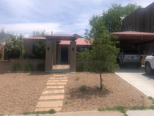 Building Photo - 310 Amherst Dr SE