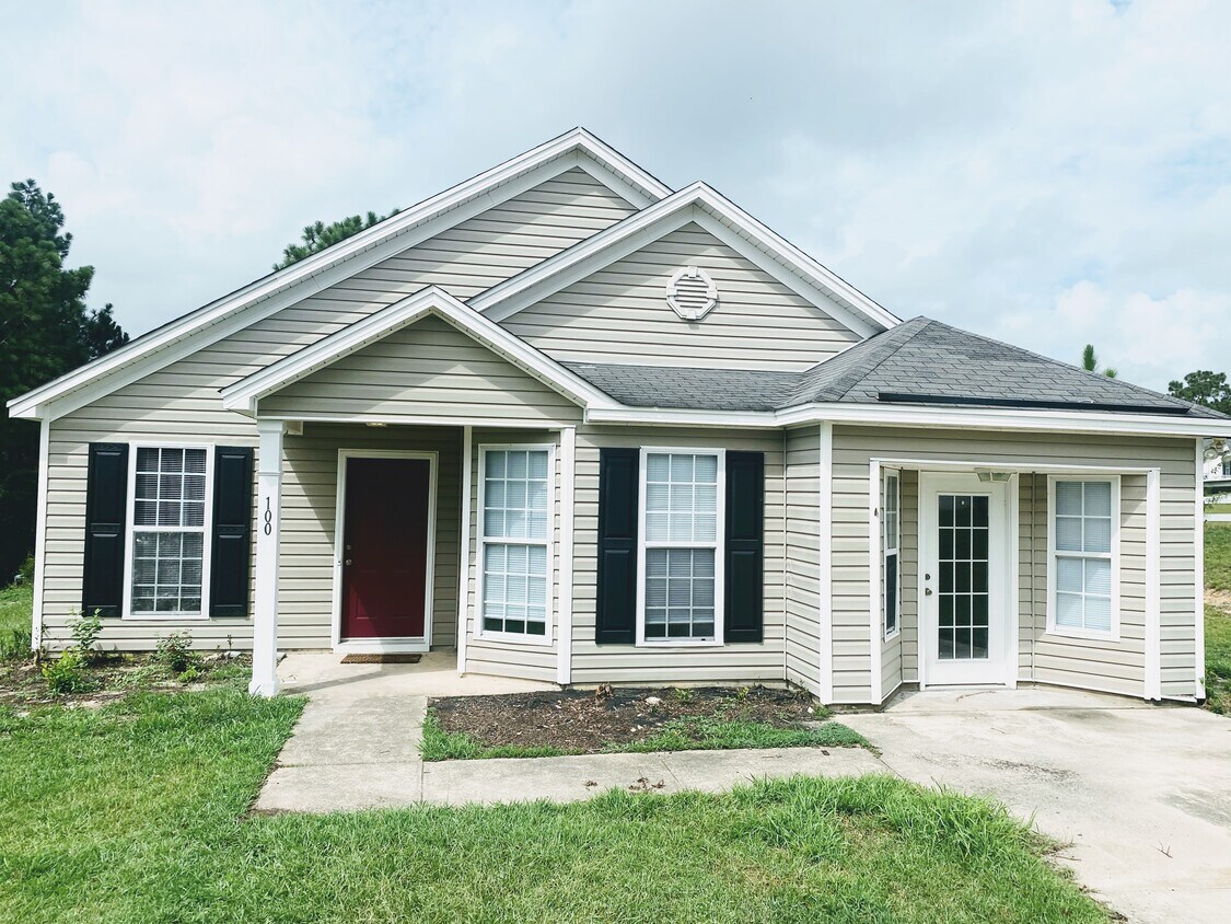 3 Bed 2 Bath + Bonus Room - 100 Crown Colony Ct