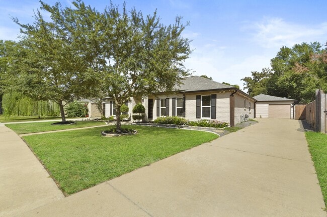 Foto del edificio - 15710 Creekhaven Dr