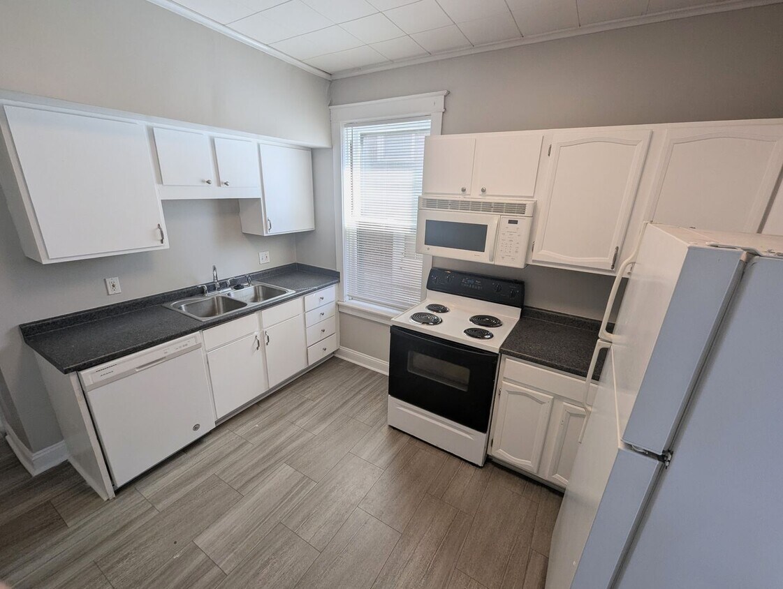 Foto principal - 5707 Dewey Ave