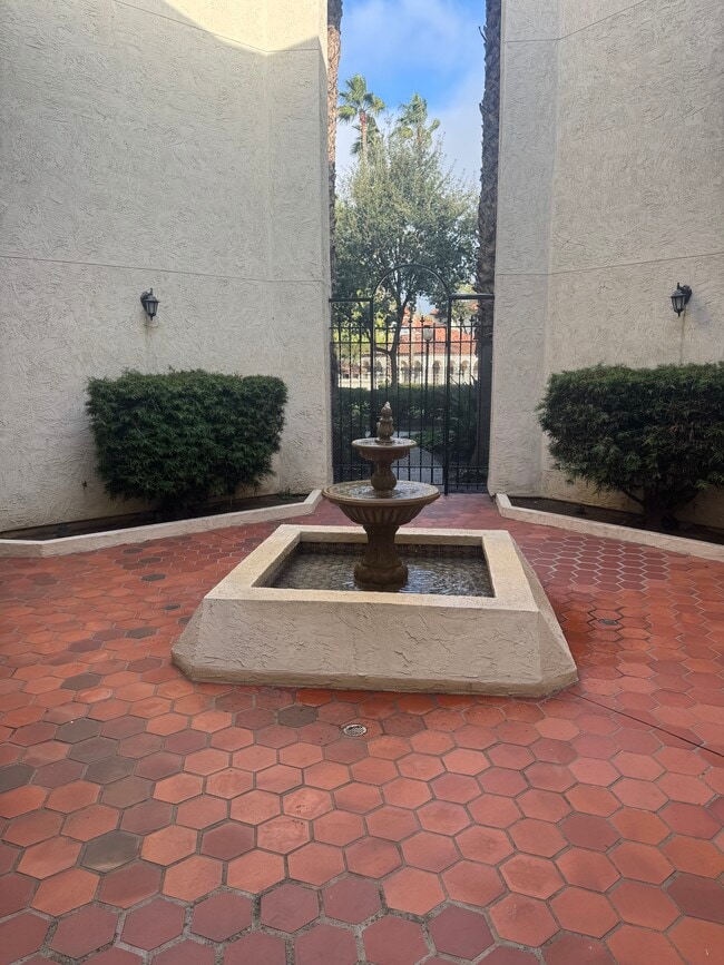 Foto del edificio - 39997 Cedar Blvd