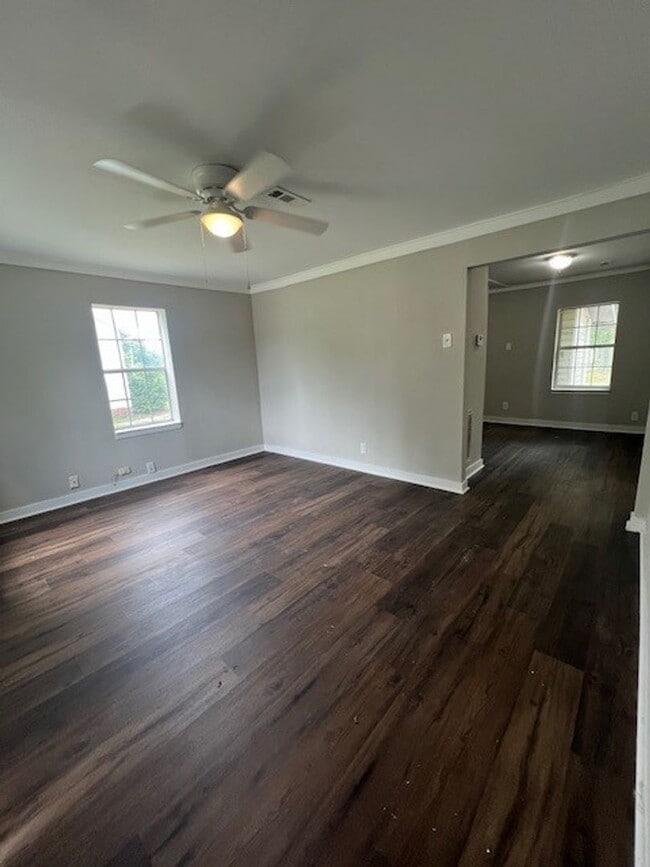 Building Photo - 2 Bedroom, 1 Bathroom Home
